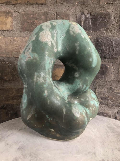 Keramik skulptur af Pernille Calundan - p.t. udstillet hos Dansk Design Atelier i Aarhus